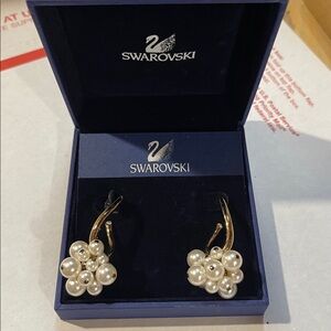 Elegant Gold Pearl Cluster Swarovski Earrings